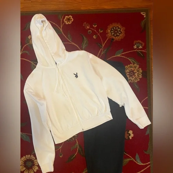 Juniors/women’s PLAYBOY jogging suit - Picture 2 of 5